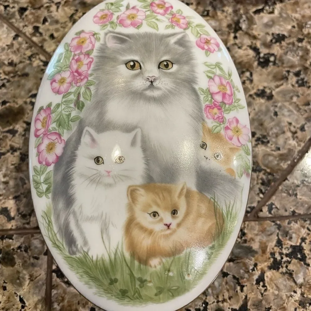 Sir Lanka Vintage Cat Ornaments and a 1981 Cat Porcelain Trinket Dish Ha…